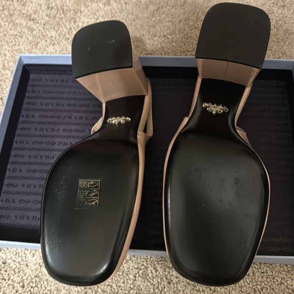 Prada sling back block heel - Picture 5 of 5